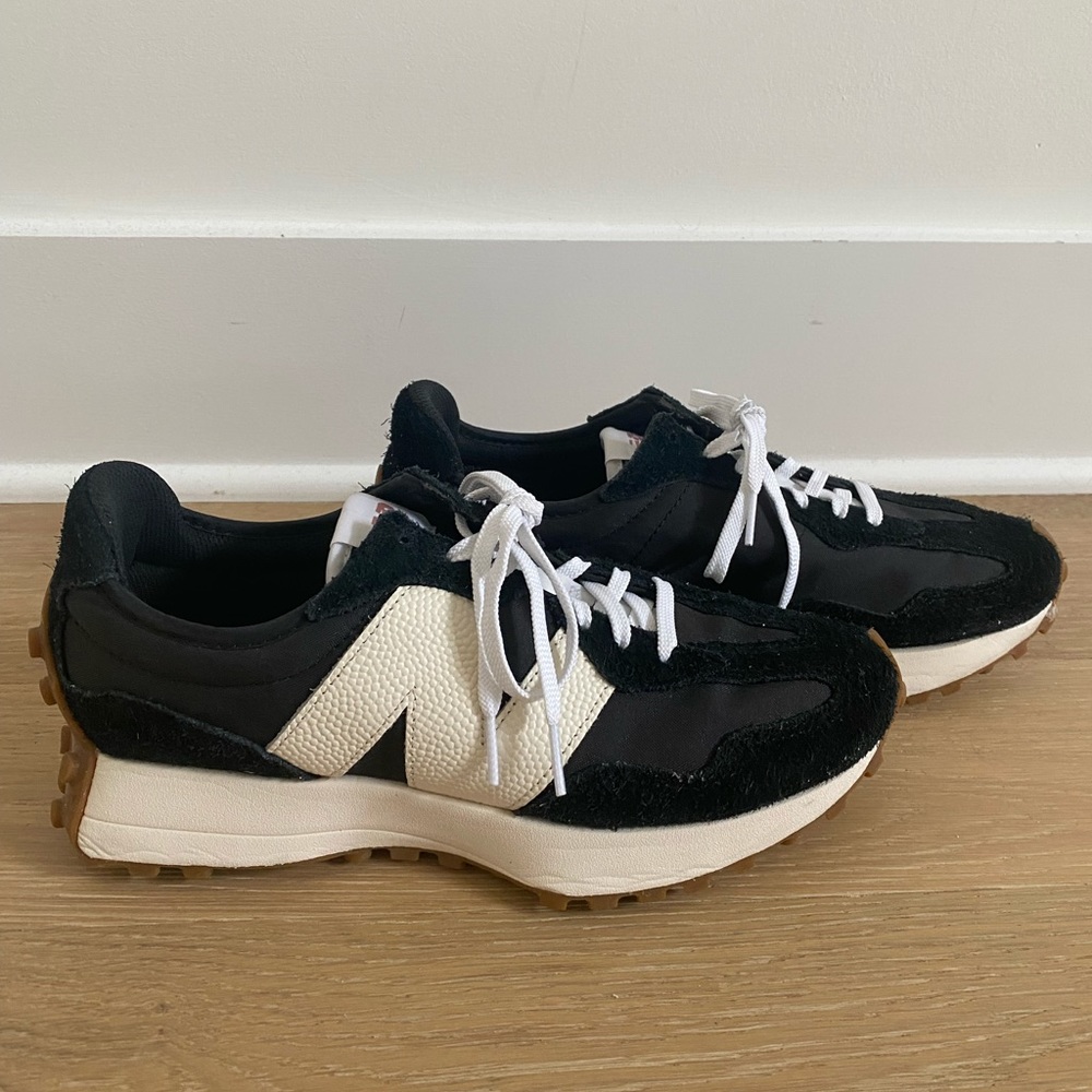 New Balance 327 sneakers